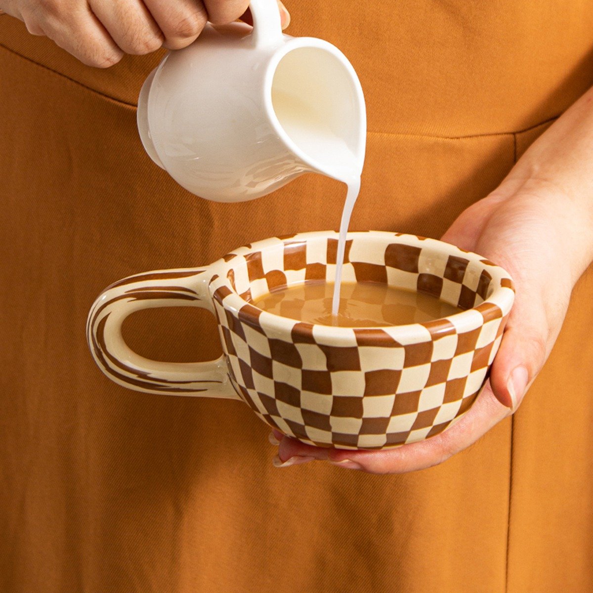 Taza de café de cerámica con a - Coffee Tea & Jane reseña y precio