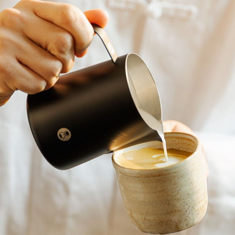 Jarra para Latte Art Dharma de - Barista Milk Jug reseña y precio